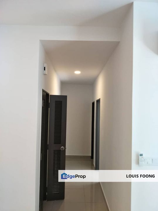 The Henge Kepong Lake Side High end Condominium Below Market for Sale, Kuala Lumpur, Kepong