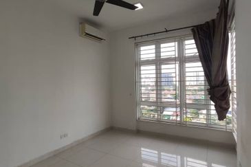 Royal Regent Sri Putramas III