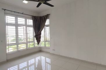 Royal Regent Sri Putramas III