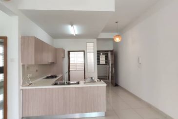 Royal Regent Sri Putramas III