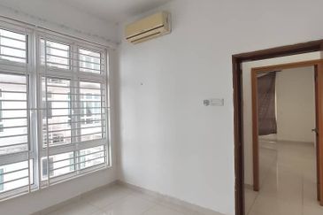 Royal Regent Sri Putramas III