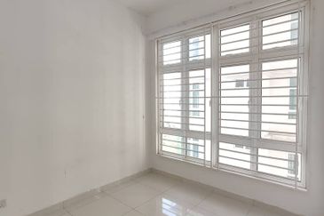 Royal Regent Sri Putramas III