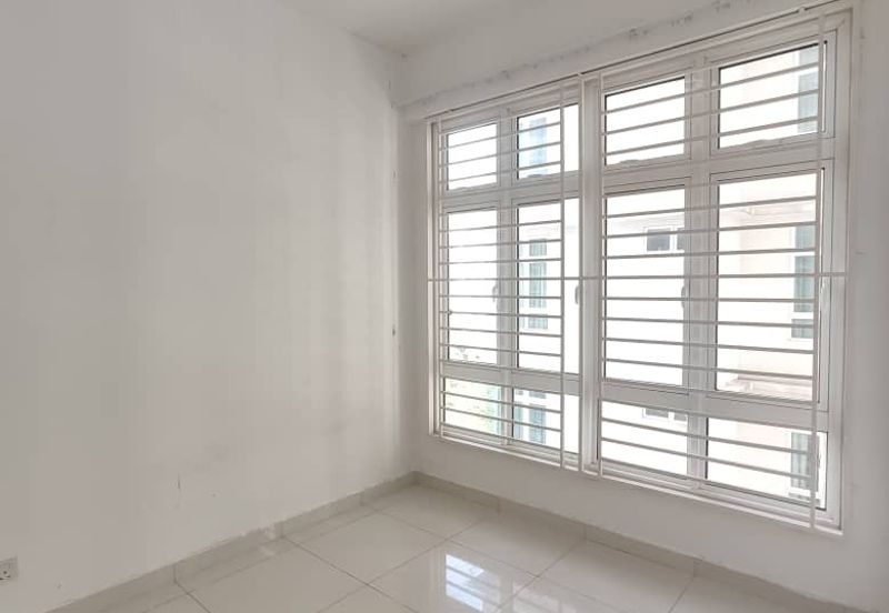 Royal Regent Sri Putramas III