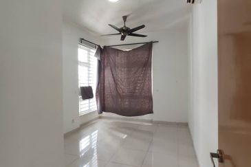 Royal Regent Sri Putramas III