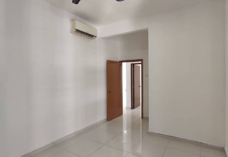 Royal Regent Sri Putramas III