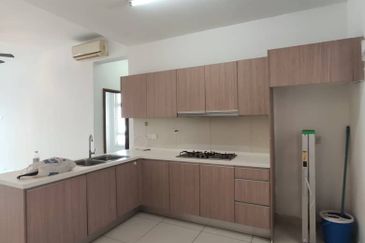 Royal Regent Sri Putramas III