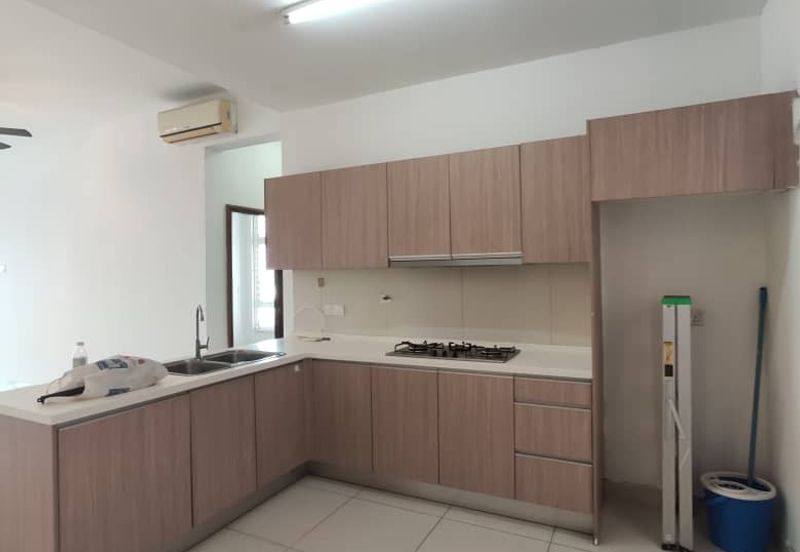 Royal Regent Sri Putramas III