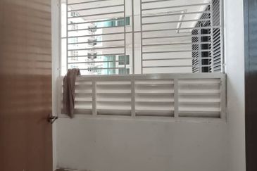 Royal Regent Sri Putramas III