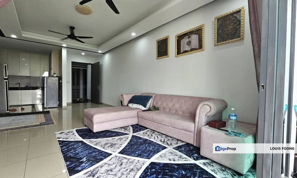 The Henge Kepong Lake View High end Condominium Below Market for Sale, Kuala Lumpur, Kepong