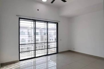 Crista (Erythrina Series), Setia Alam