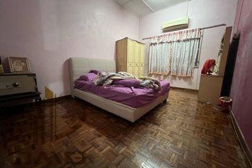 Taman Wangi (Tepi Sungai)