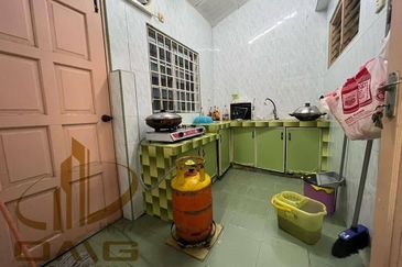 Taman Wangi (Tepi Sungai)