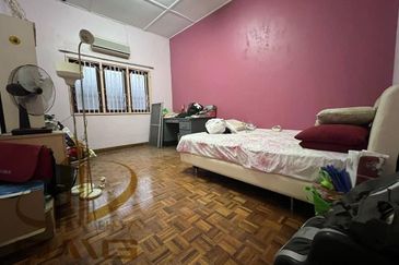 Taman Wangi (Tepi Sungai)