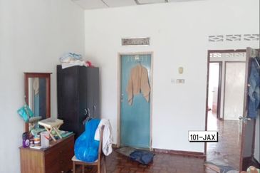 Taman Wangi (Tepi Sungai)