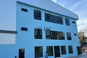 West Port, Pulau Indah