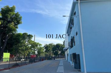 West Port, Pulau Indah