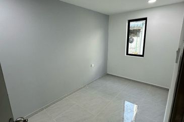 Jalan Mutiara Emas 2