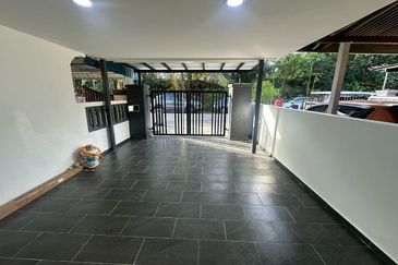 Jalan Mutiara Emas 2