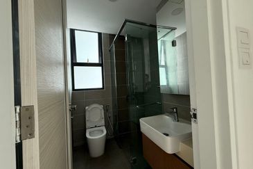 The M @ Medini Macrolink