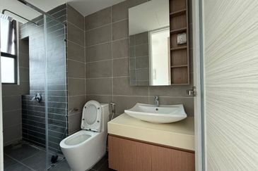 The M @ Medini Macrolink