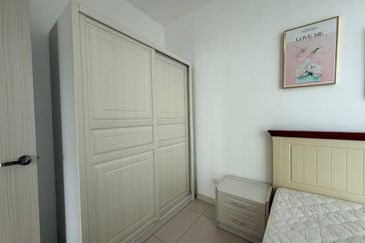 The M @ Medini Macrolink