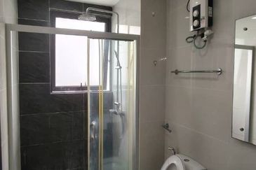 Baypoint @ Country Garden Danga Bay