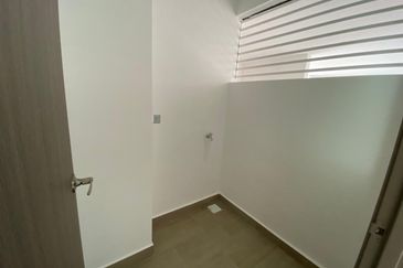 SKS Habitat Apartment, Larkin