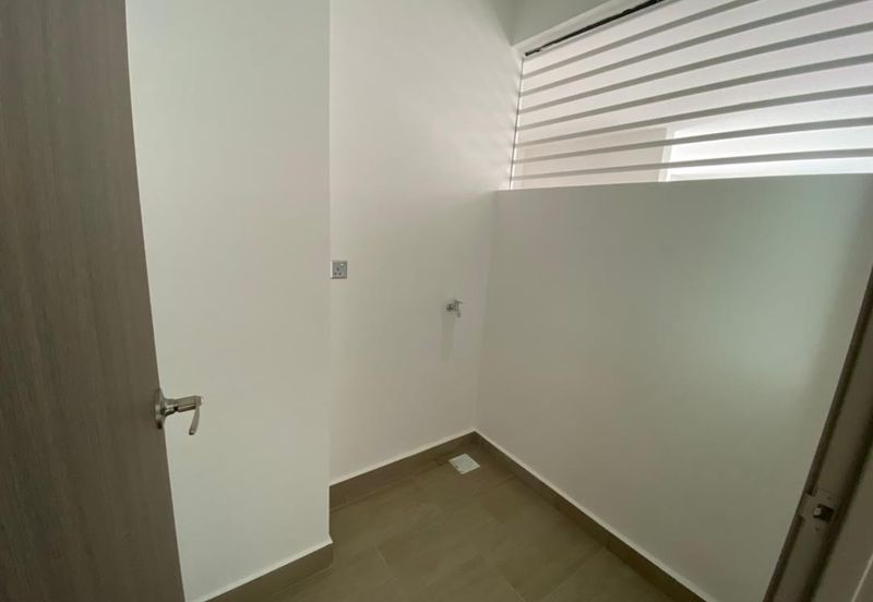 SKS Habitat Apartment, Larkin