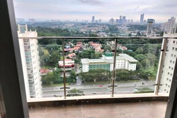 Baypoint @ Country Garden Danga Bay