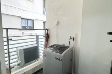 Baypoint @ Country Garden Danga Bay