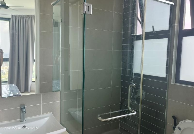 The M @ Medini Macrolink