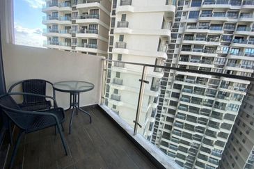 Baypoint @ Country Garden Danga Bay