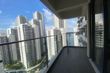 Baypoint @ Country Garden Danga Bay