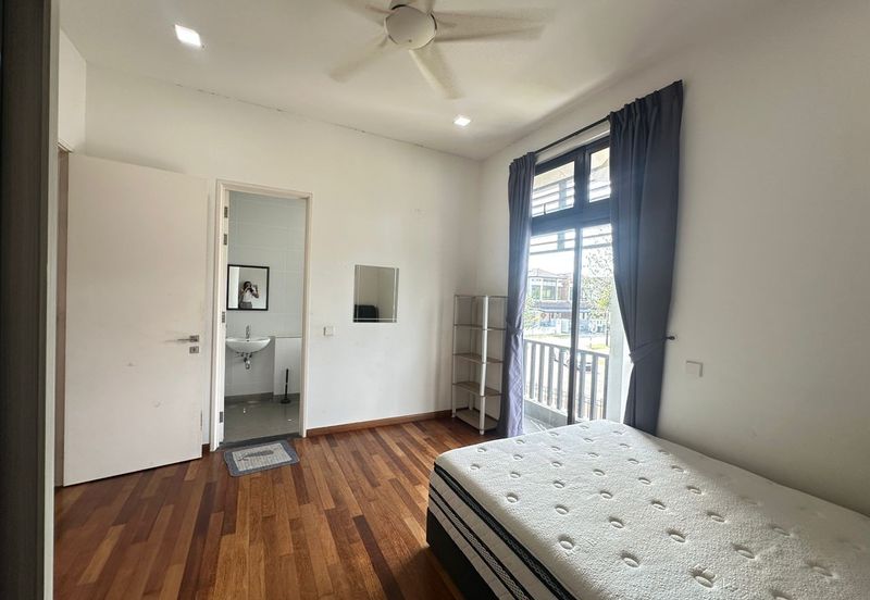 Featherstone @Eco Botanic