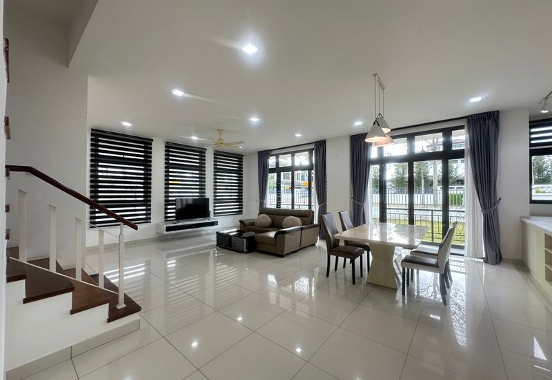 Featherstone @Eco Botanic