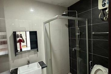 Baypoint @ Country Garden Danga Bay