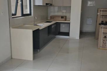 Baypoint @ Country Garden Danga Bay