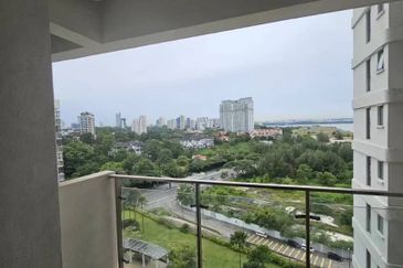 Baypoint @ Country Garden Danga Bay