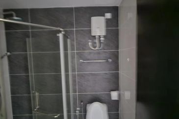 Baypoint @ Country Garden Danga Bay