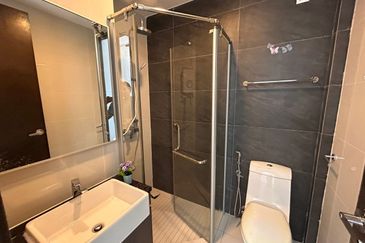 Baypoint @ Country Garden Danga Bay