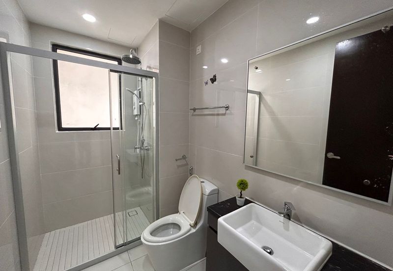 Baypoint @ Country Garden Danga Bay