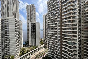 Baypoint @ Country Garden Danga Bay