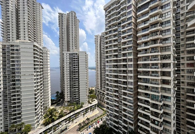 Baypoint @ Country Garden Danga Bay