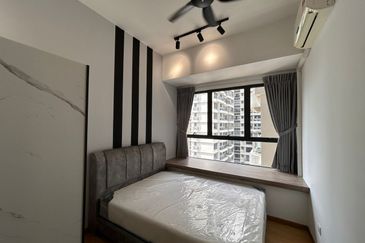 Baypoint @ Country Garden Danga Bay