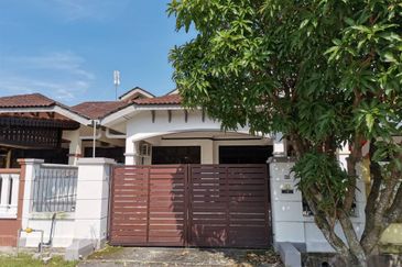 Taman Tanjung Puteri Resort