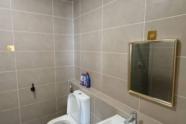 D\'Pristine @ Medini