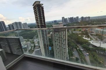 D\'Pristine @ Medini