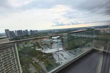 D\'Pristine @ Medini