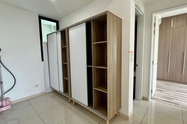 The M @ Medini Macrolink