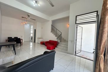 Bukit Indah Avenue 26 @ Villosa